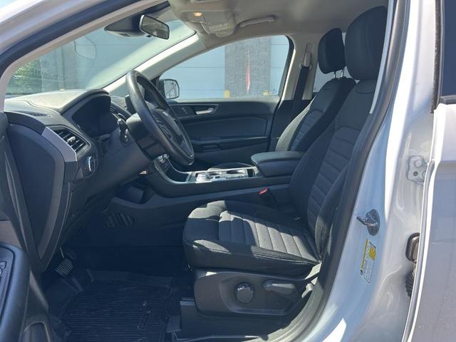 Photo of 2022 Oxford White Ford Edge