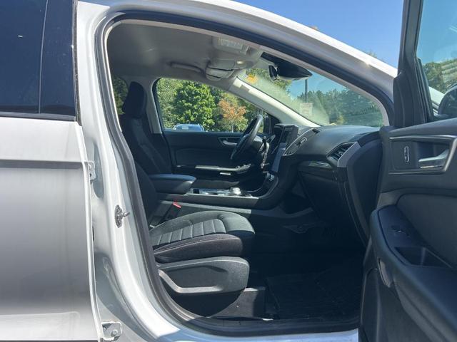 Photo of 2022 Oxford White Ford Edge