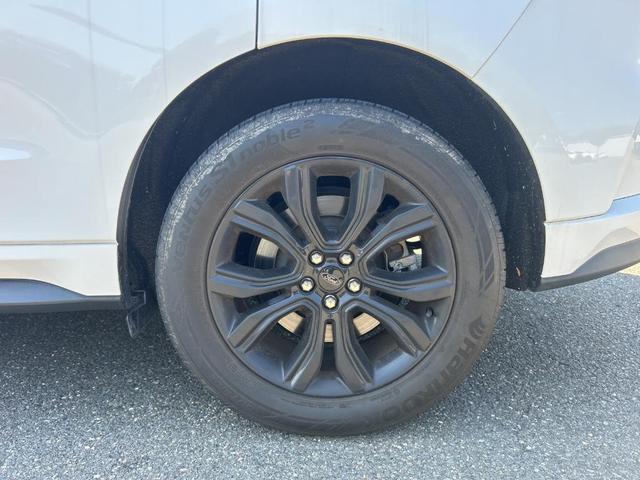 Photo of 2022 Oxford White Ford Edge