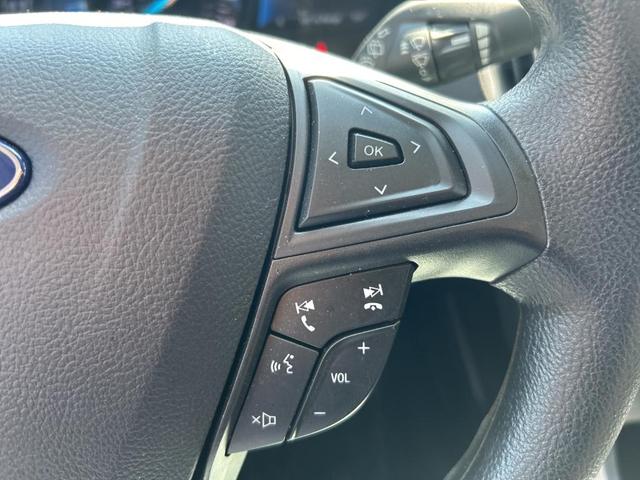 Photo of 2022 Oxford White Ford Edge