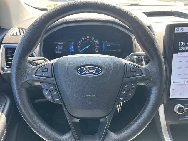 Photo of 2022 Oxford White Ford Edge