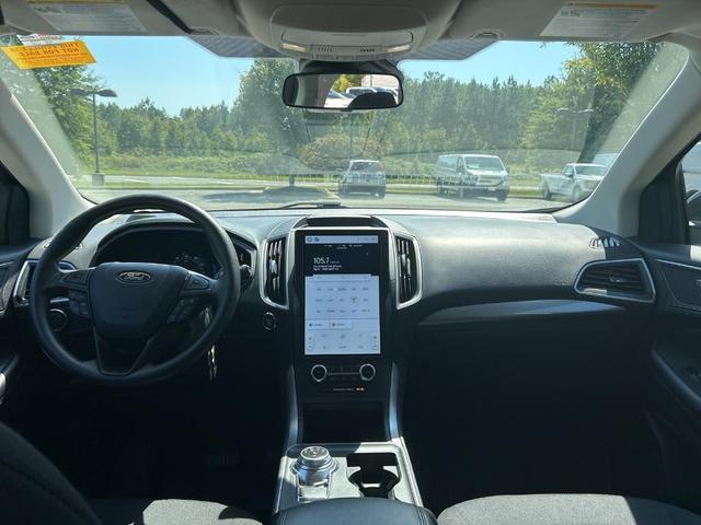 Photo of 2022 Oxford White Ford Edge