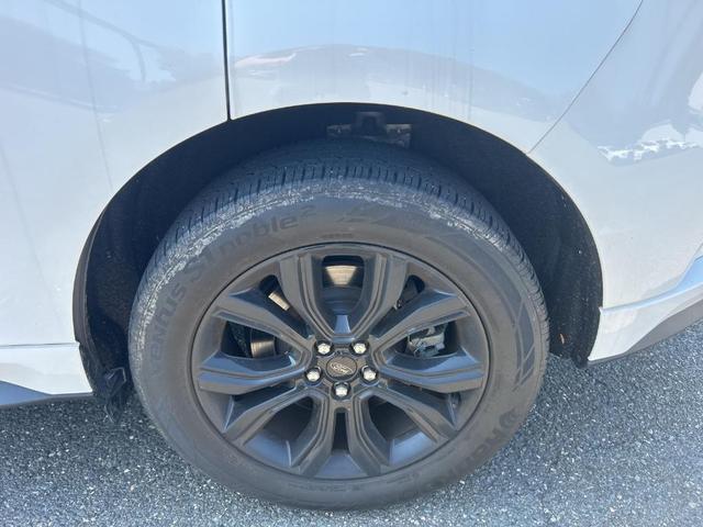 Photo of 2022 Oxford White Ford Edge