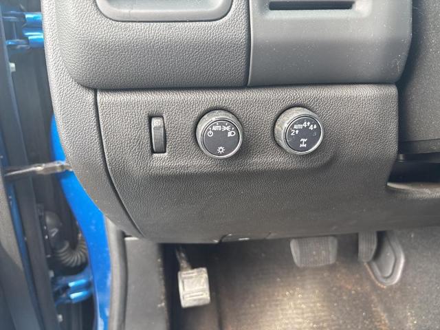 Photo of 2022 Bright Blue Metallic Chevrolet Colorado