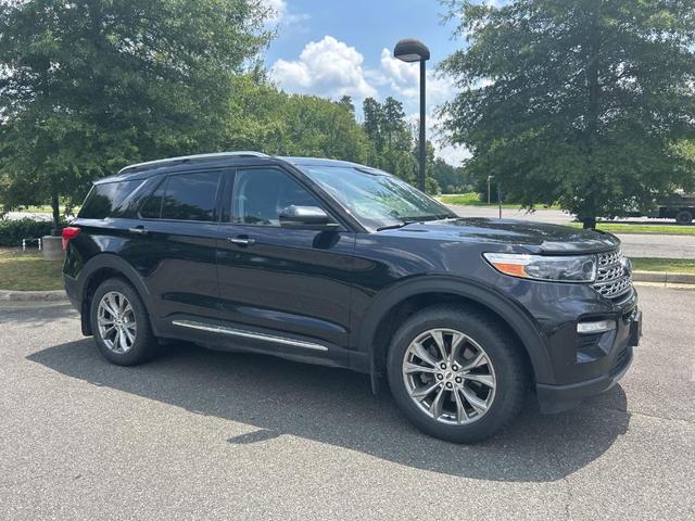 Photo of 2022 Black Ford Explorer