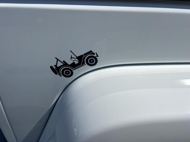 Photo of 2017 Bright White Clearcoat Jeep Wrangler Unlimited