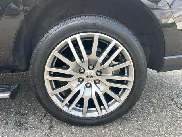 Photo of 2022 Agate Black Metallic Ford Expedition Max