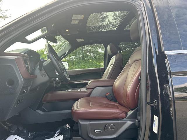 Photo of 2022 Agate Black Metallic Ford Expedition Max