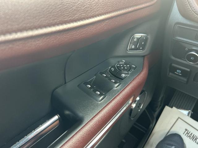 Photo of 2022 Agate Black Metallic Ford Expedition Max