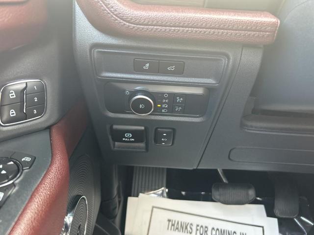 Photo of 2022 Agate Black Metallic Ford Expedition Max