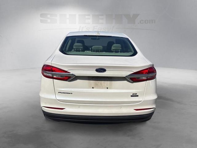 Photo of 2020 White Platinum Ford Fusion Hybrid