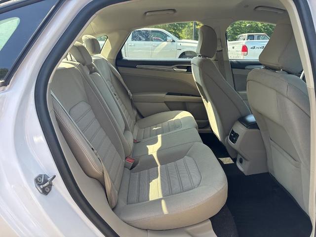 Photo of 2020 White Platinum Ford Fusion Hybrid