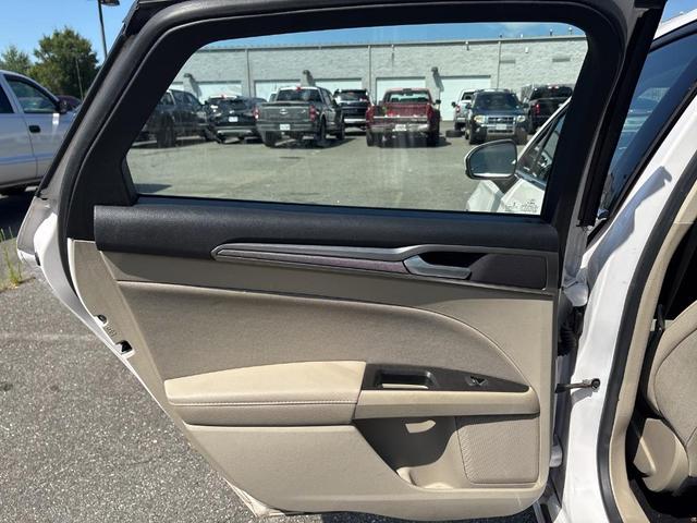 Photo of 2020 White Platinum Ford Fusion Hybrid