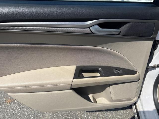 Photo of 2020 White Platinum Ford Fusion Hybrid