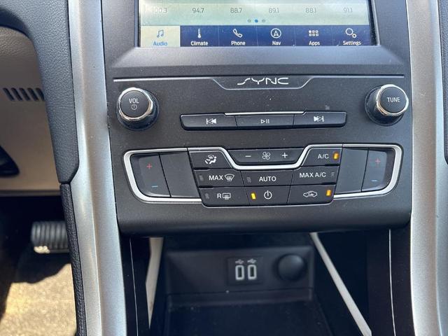 Photo of 2020 White Platinum Ford Fusion Hybrid