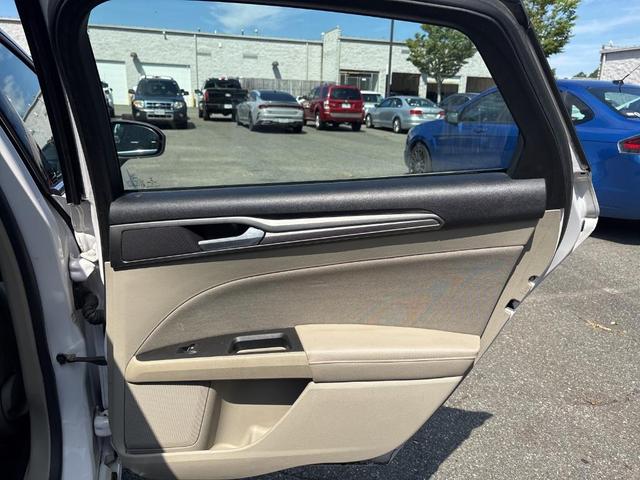 Photo of 2020 White Platinum Ford Fusion Hybrid