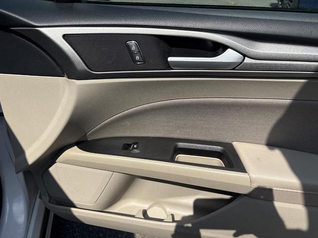 Photo of 2020 White Platinum Ford Fusion Hybrid