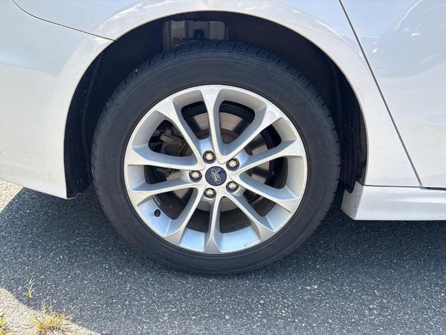 Photo of 2020 White Platinum Ford Fusion Hybrid