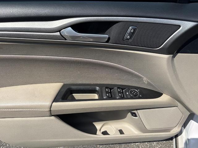Photo of 2020 White Platinum Ford Fusion Hybrid