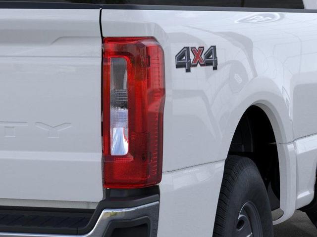 Photo of 2025 Oxford White Ford F-250