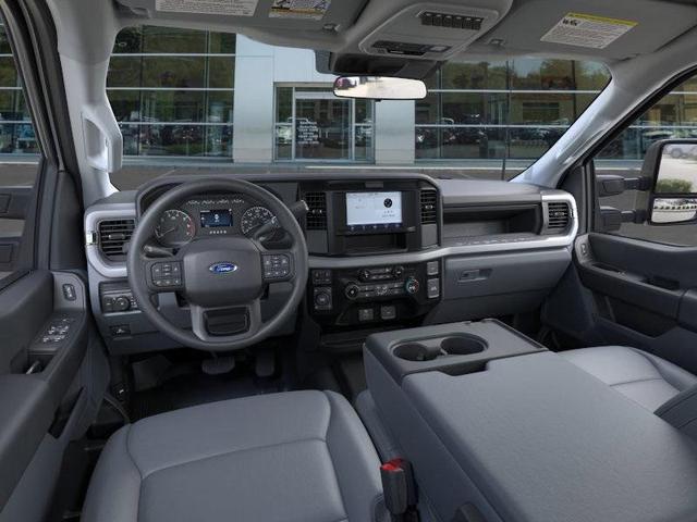 Photo of 2025 Oxford White Ford F-250
