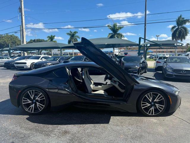 Photo of 2015 Gray BMW i8