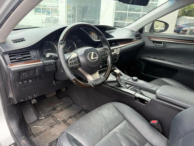 Photo of 2016 Silver Lexus ES 350