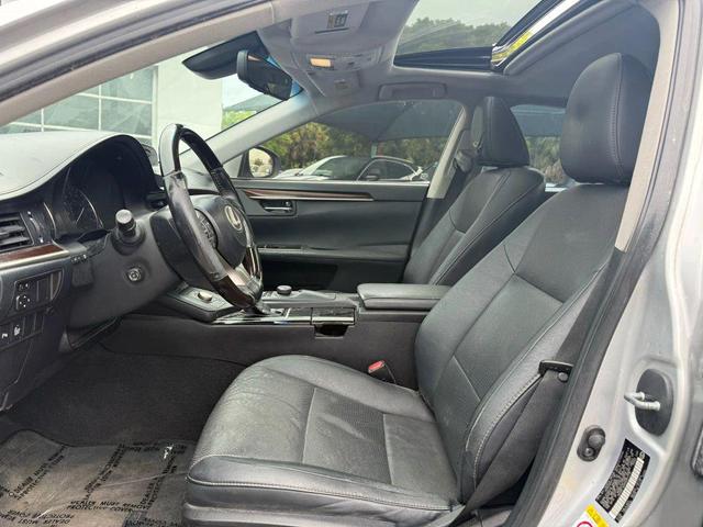 Photo of 2016 Silver Lexus ES 350