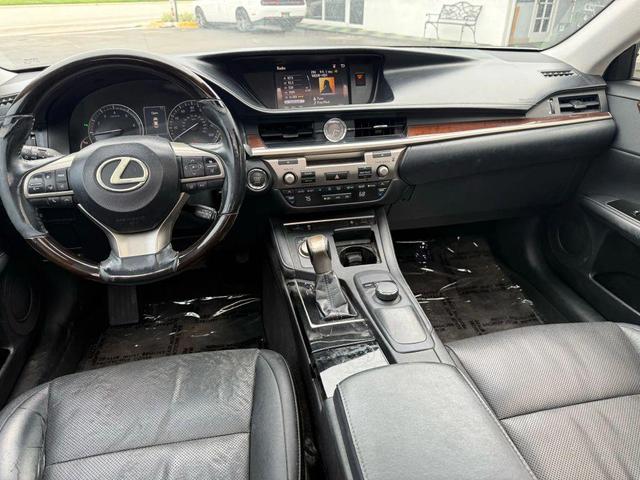 Photo of 2016 Silver Lexus ES 350