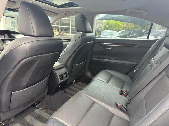 Photo of 2016 Silver Lexus ES 350