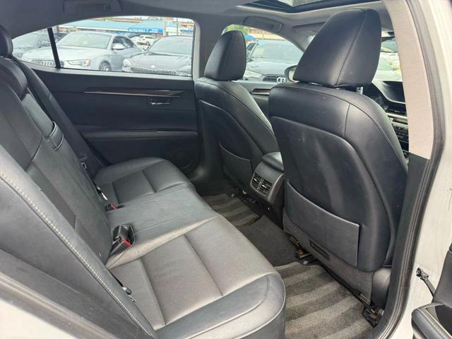 Photo of 2016 Silver Lexus ES 350