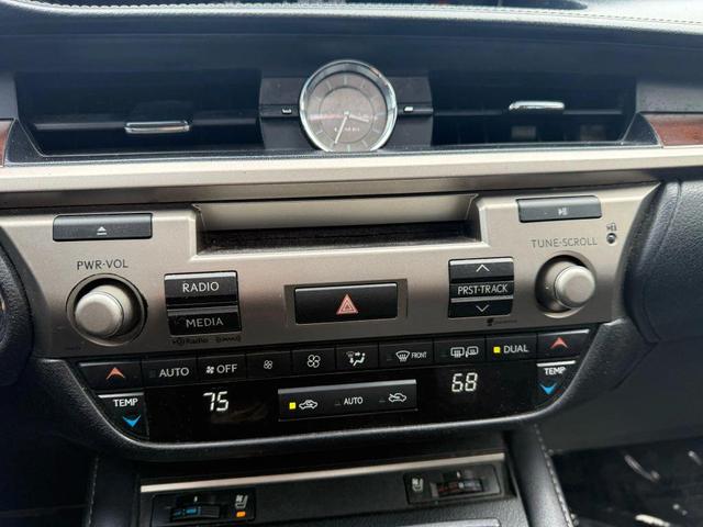 Photo of 2016 Silver Lexus ES 350