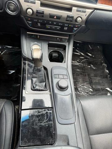 Photo of 2016 Silver Lexus ES 350