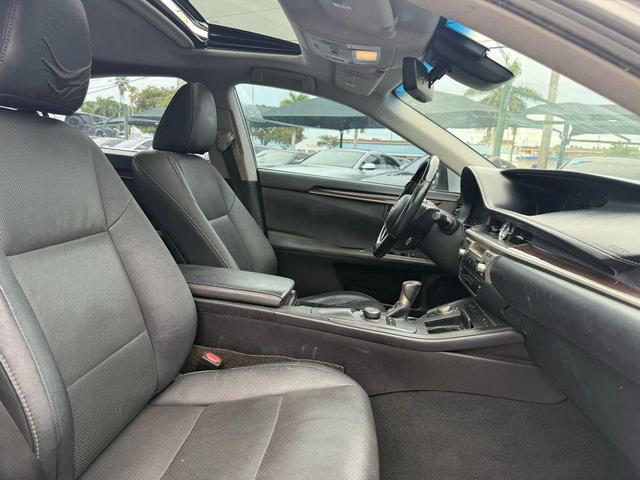 Photo of 2016 Silver Lexus ES 350