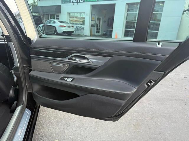 Photo of 2016 Black BMW 740
