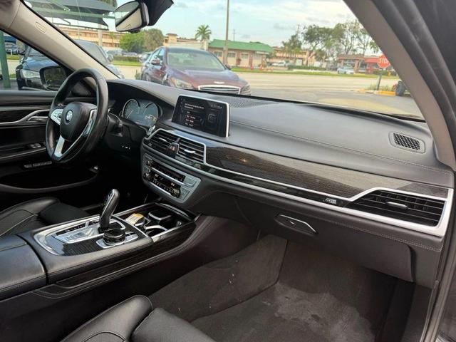 Photo of 2016 Black BMW 740