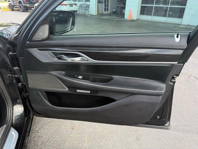 Photo of 2016 Black BMW 740