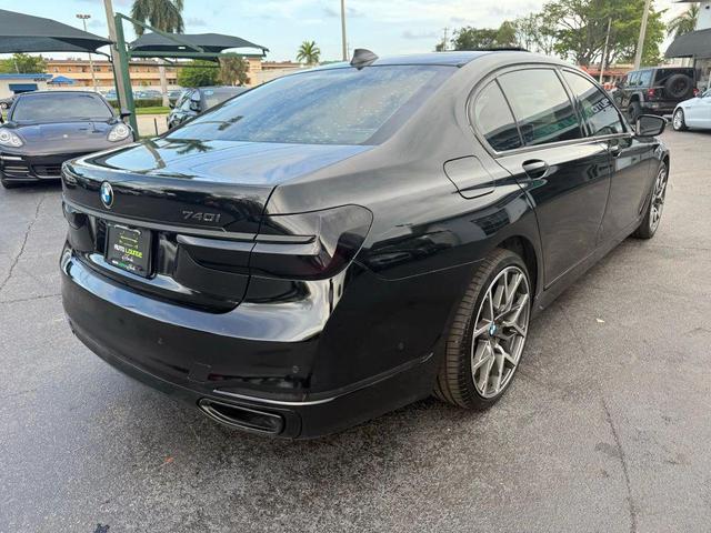 Photo of 2016 Black BMW 740