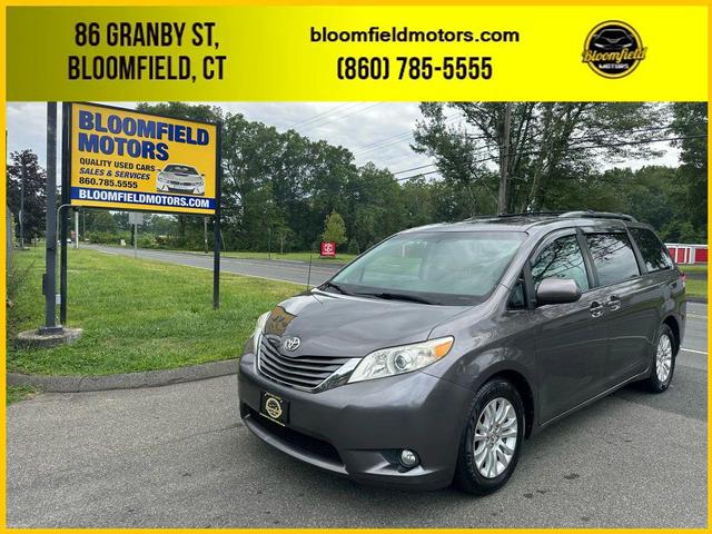 Photo of 2013 Predawn Gray Mica Toyota Sienna