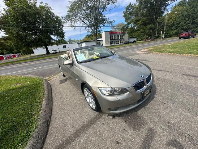 Photo of 2007 Gold BMW 335