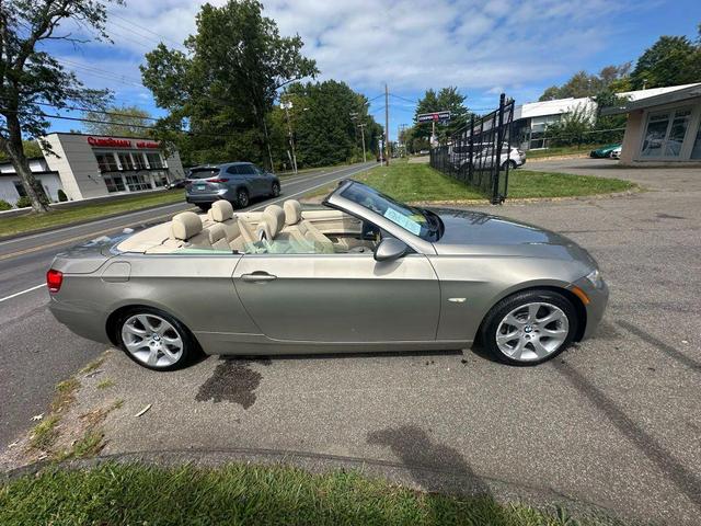Photo of 2007 Gold BMW 335