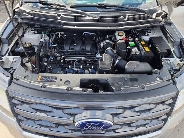 Photo of 2018 Ingot Silver Metallic Ford Explorer