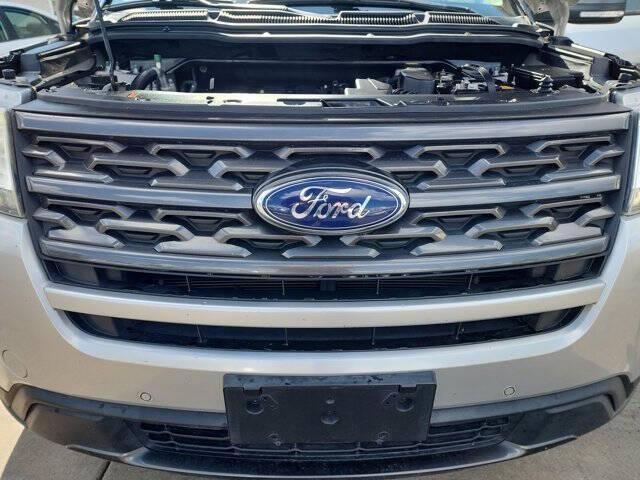 Photo of 2018 Ingot Silver Metallic Ford Explorer