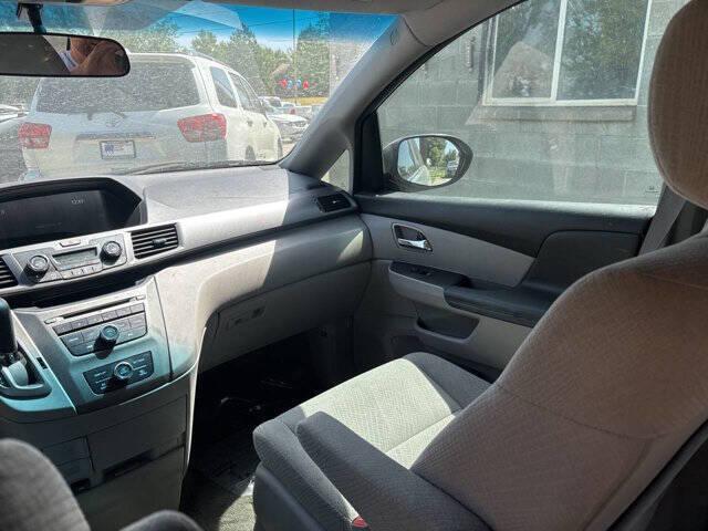 Photo of 2014 Alabaster Silver Metallic Honda Odyssey
