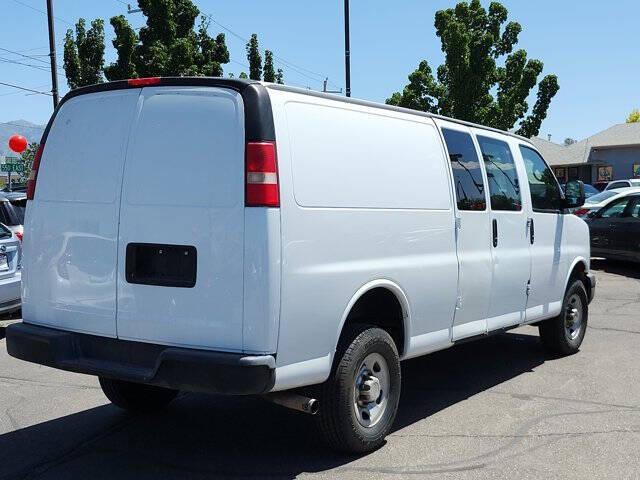 Photo of 2015 Summit White Chevrolet Express 3500