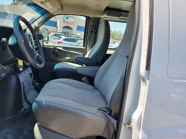 Photo of 2015 Summit White Chevrolet Express 3500