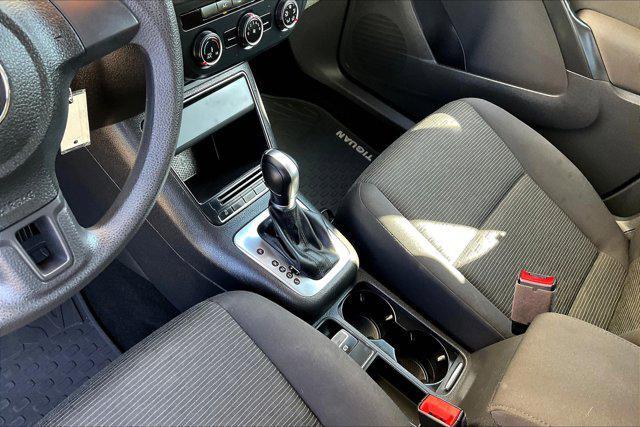 Photo of 2017 Pepper Gray Metallic Volkswagen Tiguan
