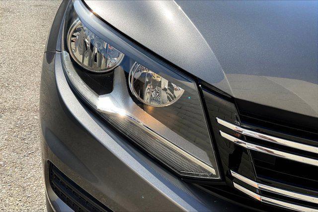 Photo of 2017 Pepper Gray Metallic Volkswagen Tiguan