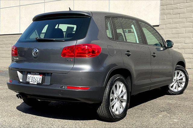 Photo of 2017 Pepper Gray Metallic Volkswagen Tiguan