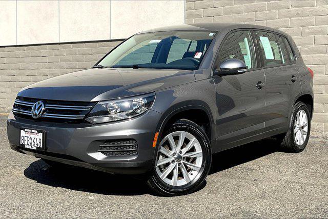 Photo of 2017 Pepper Gray Metallic Volkswagen Tiguan